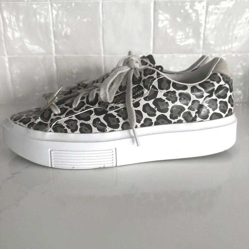 Adidas Sleek Super Platform Sneaker Womens 8 Leopard Print Gold Trefoil Jewel